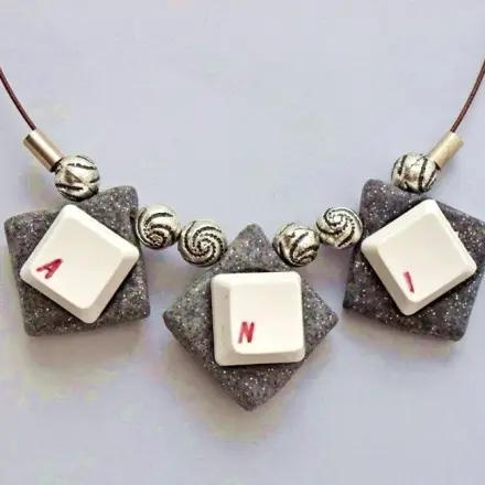 Statement-Kette mit Tastaturbuchstaben basteln