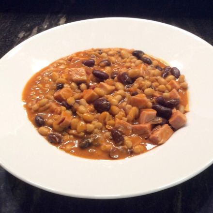Bohnen-Gulasch mit weißen Bohnen