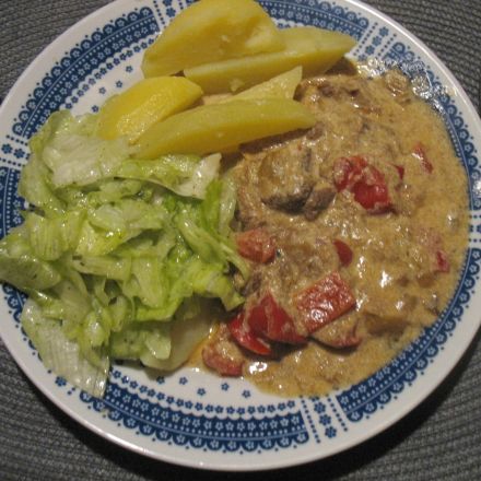 Scharfes Paprika-Sahne-Gulasch