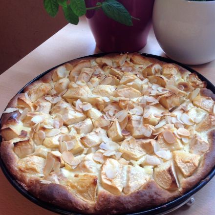 Hefe-Apfelkuchen mit Guss