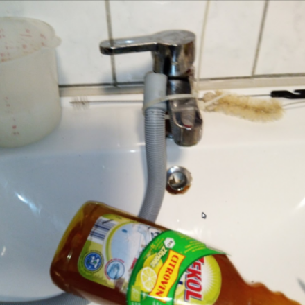 Waschmaschine stinkt weil Abflussschlauch verdreckt