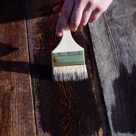 Holzschutzlasur aus Kleidung entfernen