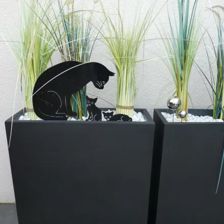 Pflanzencontainer aus Fiberglas-Steingemisch auffrischen