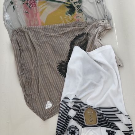 Flecken auf Kleidung mit Rasiercreme entfernen