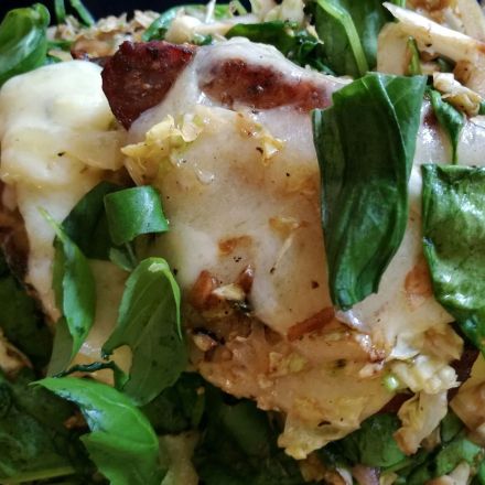 Thunfisch-Filetsteak mit Gemüse und überbackenem Bergkäse