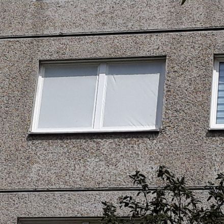 Sonnenschutz vor dem Fenster
