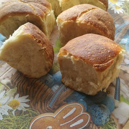 Softe Brötchen im Römertopf backen