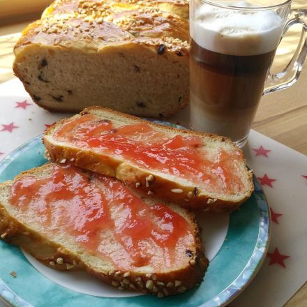 Sehr fluffiger, feuchter Hefezopf - im Römertopf gebacken