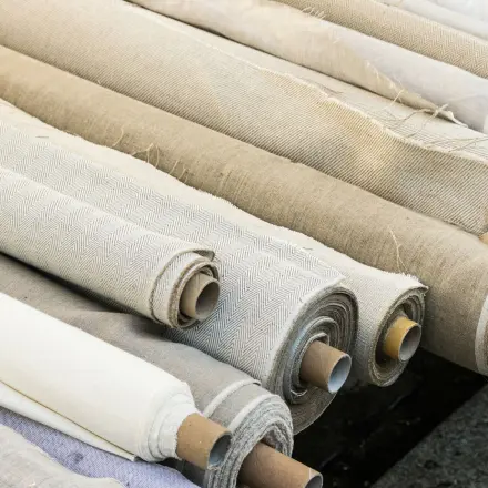 Trennwand aus Papprollen von Teppichen herstellen