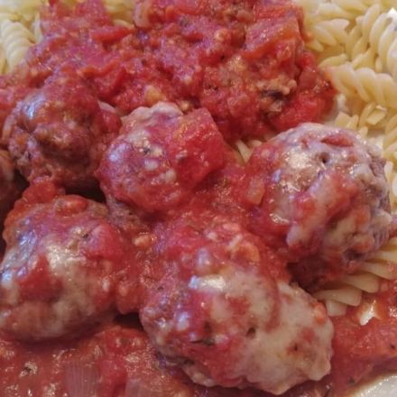 Hackbällchen in Tomatensoße