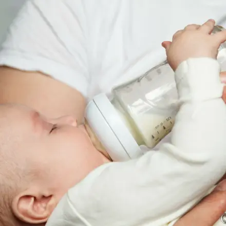 Richtige Temperatur der Babyflasche - so geht es leicht
