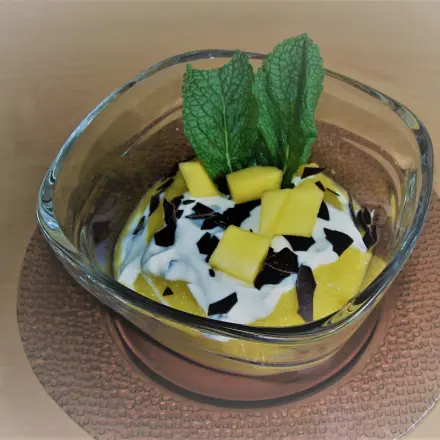 Mango-Quark-Schichtdessert