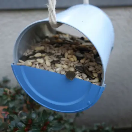 Vogelfutterstelle aus Espressodose - DIY Upcycling