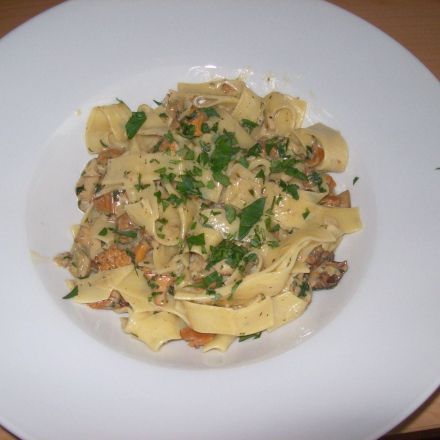 Nudelpfanne mit Waldpilzen