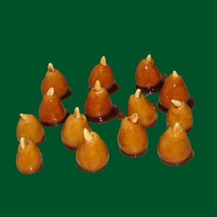 Kandierte Pinienzapfen & cremige Honigmilch