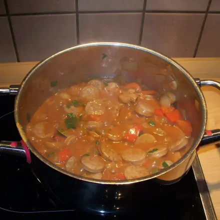 Bratwurst-Ragout mit Paprika