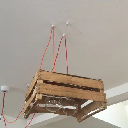 Lampenschirm aus Obst- oder Weinkiste