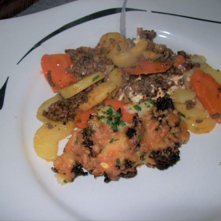 Hack-Auflauf mit Möhren und Kartoffeln