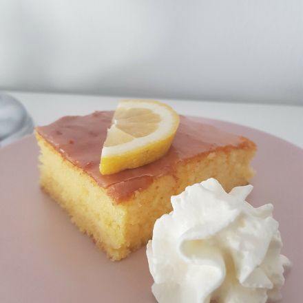 Leckerer saftiger Zitronenkuchen vom Blech