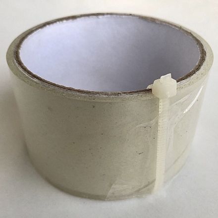 Klebeband-Ende auf der Rolle mit Kabelbinder sichern