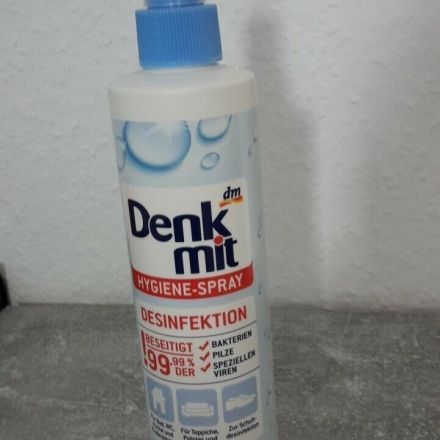 Haarsprayreste vom Spiegel abbekommen