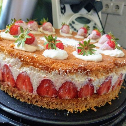 Erdbeer-Käse-Sahnetorte