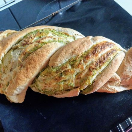 Gezwirbeltes Käse-Kräuter-Grillbrot