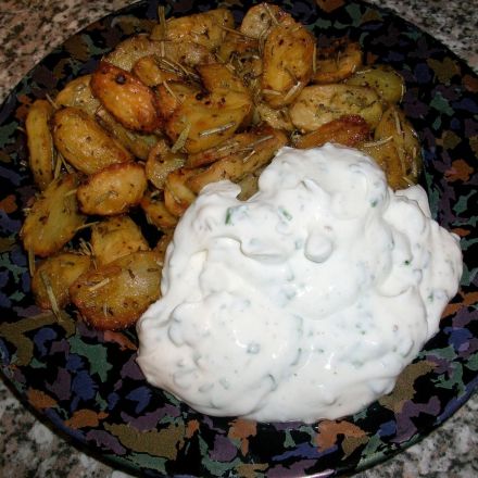 Rosmarin-Drillingskartoffeln mit Schnittlauch-Quark