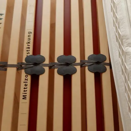 Sperrgummis am Lattenrost fixieren