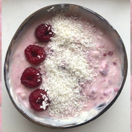 Kokos-Himbeer-Joghurt mit Raffaello