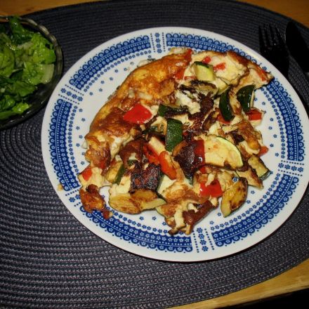 Gemüse-Schmarren mit Paprika und Zucchini
