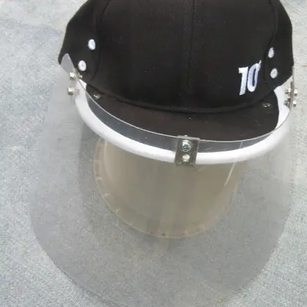 Coronaschutz-Baseball-Cap mit Visierschild aus Plexiglas