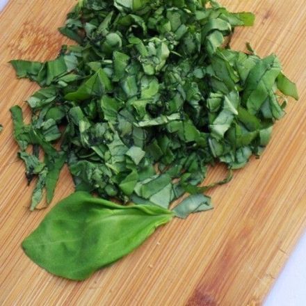 Basilikum-Extrakt gegen trockene und juckende Kopfhaut