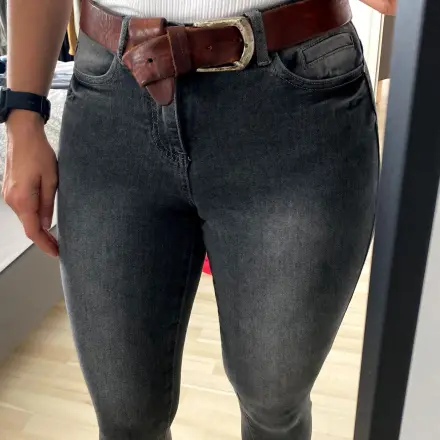 Gürtel zu lang? Gürtel-Knoten-Trick ➤ Anleitung