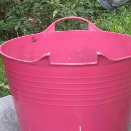 Runden Kunststoffbehälter ohne Henkel weiterverwenden