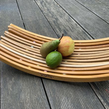 Obstschale aus alten Holzbügeln