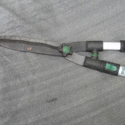 Heckenschere verliert Hebelarm? Schere wieder einsatzbereit machen