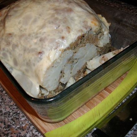 Überbackener Blumenkohl mit Hackfleischfüllung