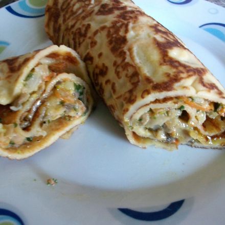 Pfannkuchen mit Champignon-Gemüse-Füllung