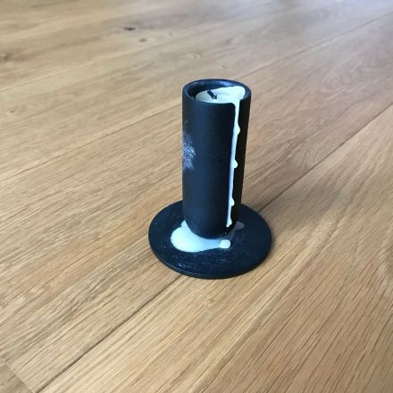 Kerzenwachs entfernen auf Parkett und Kerzenleuchter