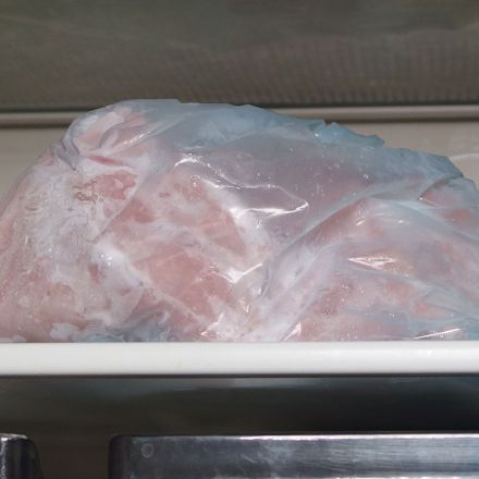 Gefrorenes am Vortag im Kühlschrank auftauen