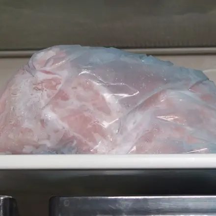 Gefrorenes am Vortag im Kühlschrank auftauen