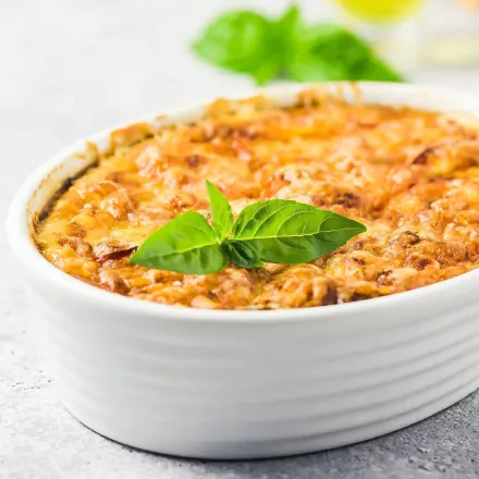 Würziger Hackfleisch-Reis-Auflauf mit Käsekruste