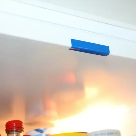 Tür von Kühlschrank oder Tiefkühlfach abdichten