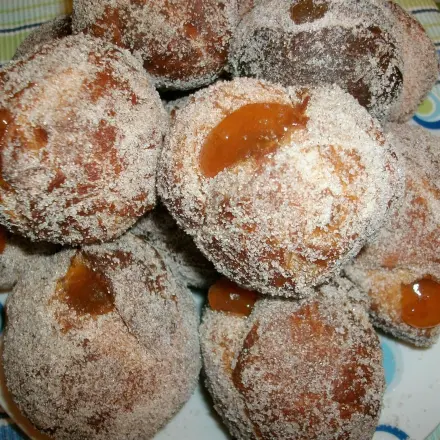 Mini-Berliner mit Marmelade oder Paradiescreme