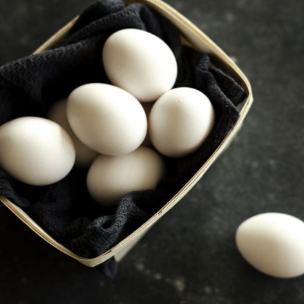 Eier ausblasen und Stempel entfernen