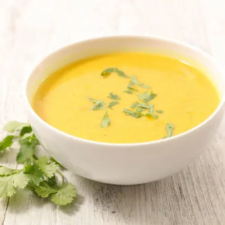 Cremige Tomaten-Kokos-Bananen-Suppe
