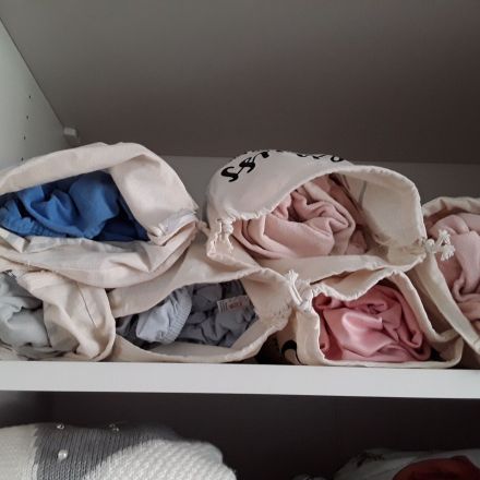 Spannbettlaken gerollt aufbewahren