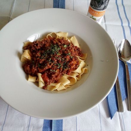 Echtes Ragù Bolognese mit Tagliatelle