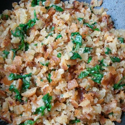 Croûtons mit Basilikum selber machen